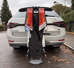 Thule EasyFold XT am Auto zusammen geklappt